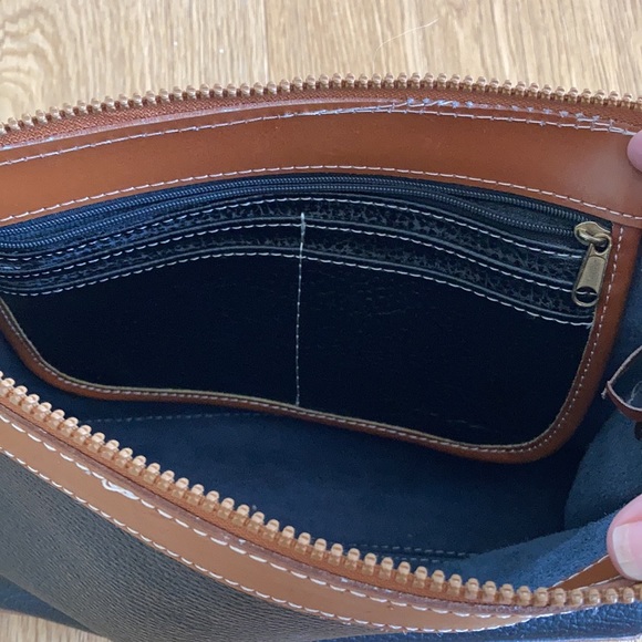 Dooney & Burke clutch and cross body bag - Picture 5 of 12